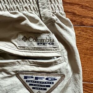 Columbia Pants PFG Men’s Size L 32” tan Zip Off Convertible Nylon worn once.